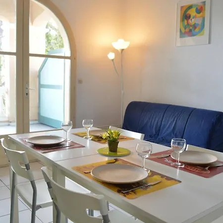 2 Pieces Avec Mezzanine, Terrasse, Piscine, A 5 Min - Fr-1-226a-192 * Saint-Raphael (Var)